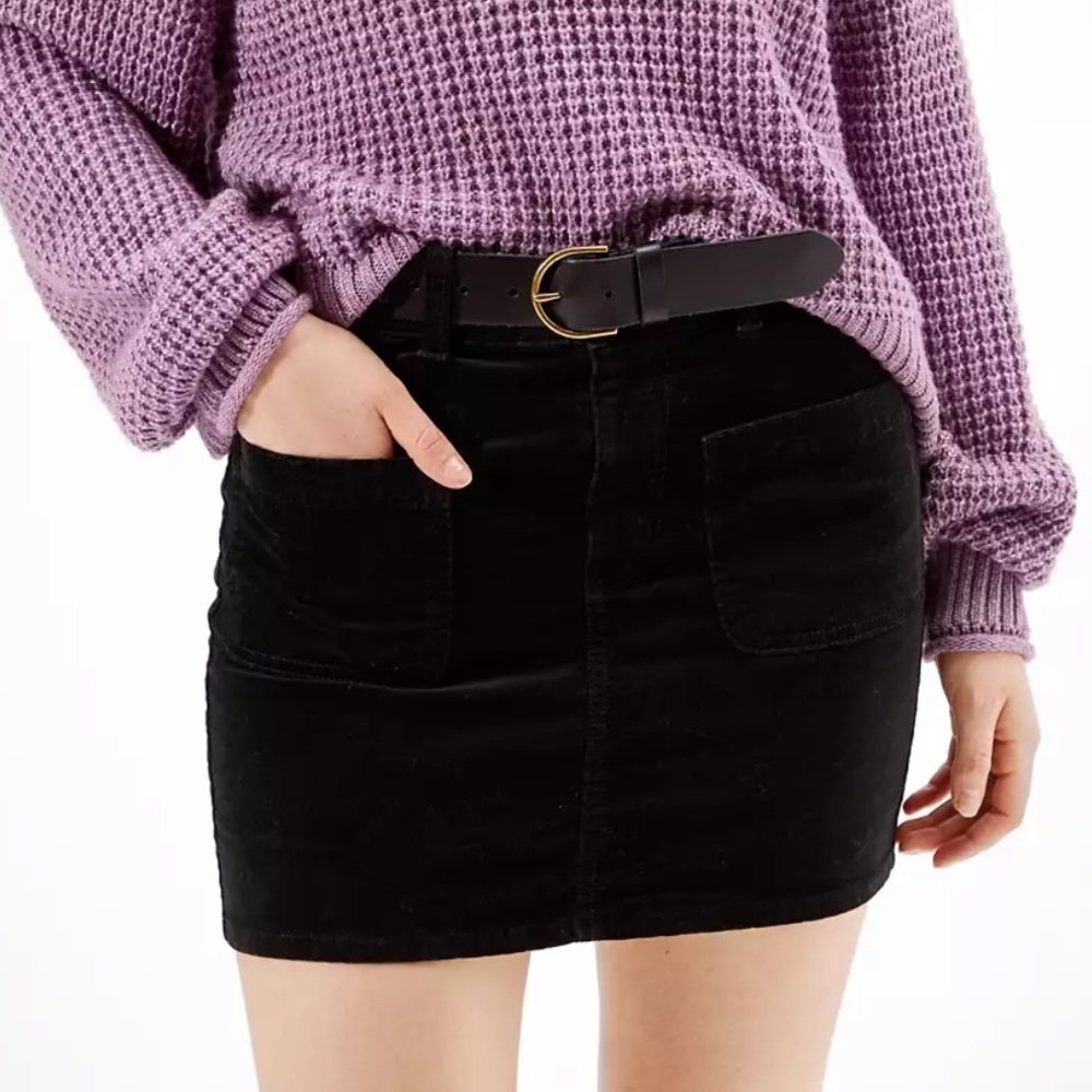 American Eagle | AEO Black Velvet High Rise Mini Skirt Size 4